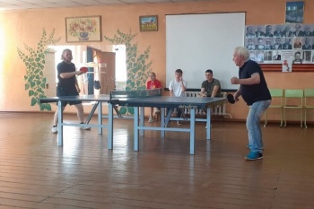 В Белозерском районе сельский священник организовал и участвовал в теннисном турнире 