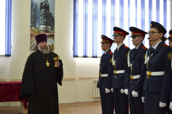 Руководитель военного отдела епархии благословил новых кадетов курганской школы №40