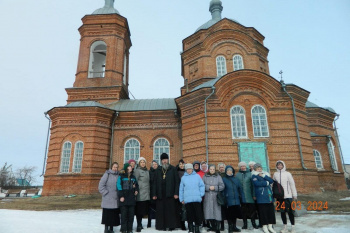 Гости из Кургана побывали в храме села Гладковское