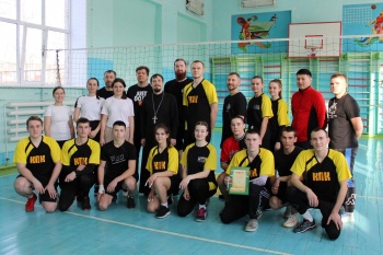 В Кургане День православной молодежи отметили волейбольным матчем