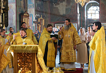 Митрополит Даниил совершил Таинство Венчания в Александро-Невском соборе