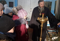 В Зауралье сельский священник провёл урок в храме