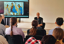 В Зауралье священник провёл для старшеклассников сельской школы урок  «История христианства   в искусстве»