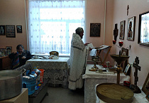 В Зауралье священник поздравил с Крещением проживающих в доме-интернате