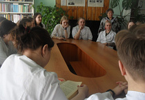 Макушинские студенты-медики вновь встретились с батюшкой