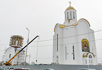 Митрополит Даниил освятил купола для Троицкого собора в Кургане