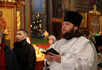 В Рождественский сочельник митрополит Даниил совершил Великое повечерие и Утреню