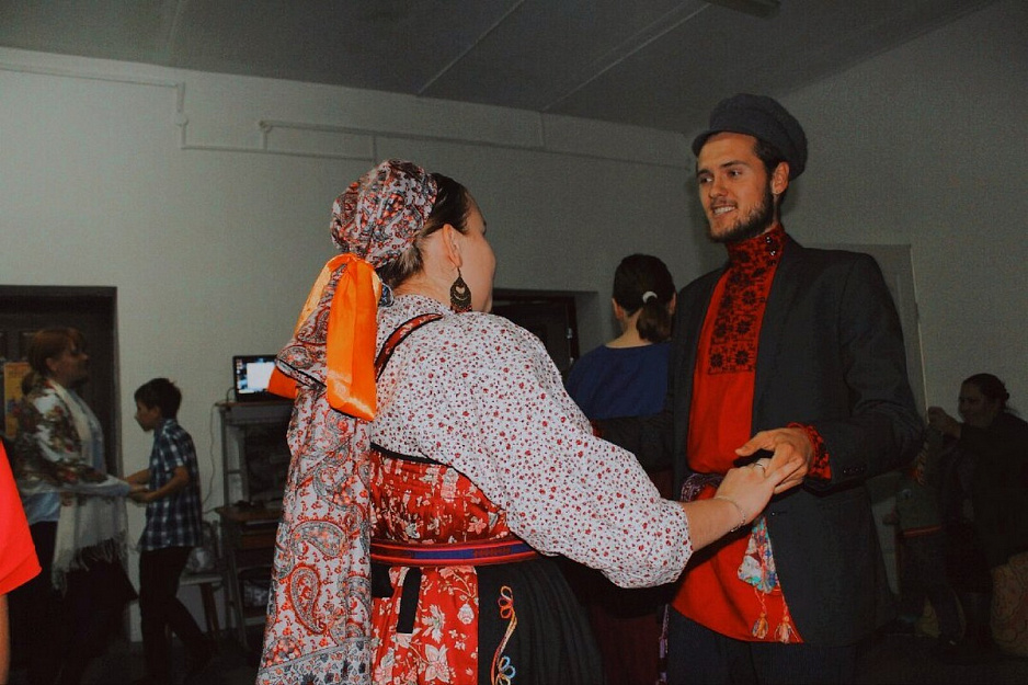 «Песни, пляски и пироги»: в Курганской епархии прошли старинные вечерки для молодежи