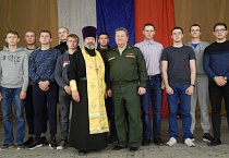 Протоиерей Георгий Красников благословил призывников на военную службу