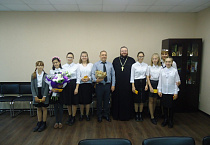 Воспитанники воскресной школы "Покров" поздравили приходского благотворителя с днем рождения