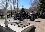 В Кургане возле кафедрального Александро-Невского собора прошла панихида по жертвам аварии на Чернобыльской АЭС