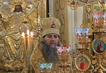 Митрополит Даниил в день памяти святителя Иоанна Златоуста совершил Божественную литургию и венчание