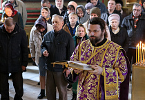 В третью Великопостную родительскую субботу митрополит Даниил  совершил заупокойную Литургию