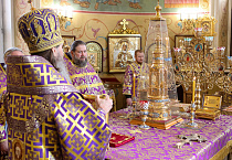 В третью Великопостную родительскую субботу митрополит Даниил  совершил заупокойную Литургию