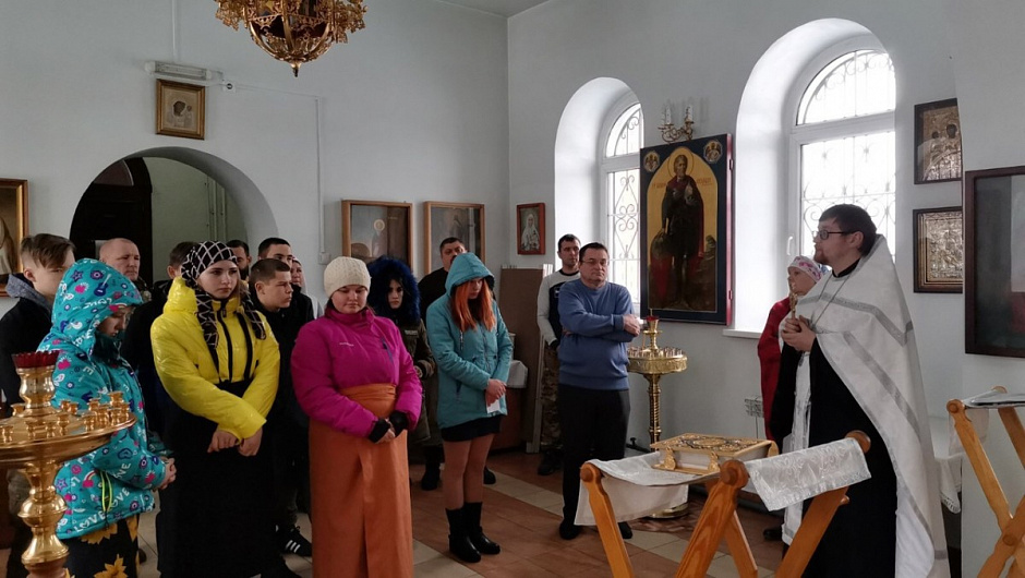 Молитва, музей, автомат Калашникова: воспитанники Курганского детского дома снова побывали в храме