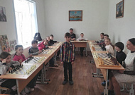 В Кургане воспитанники Епархиальной воскресной школы соревновались с сильнейшим юным шахматистом