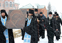 Насельники Чимеевского монастыря говорят о чудесах от обновленной иконы