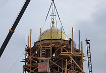 Митрополит Даниил освятил купол для строящегося храме в селе Глядянское