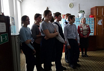В Кургане православные школьники побывали в отделе кинообслуживания