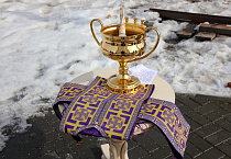 На колокольню Троицкого собора в Кургане установили крест