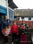 Семья из деревни Лапушки Мокроусовского района получила помощь от Покровского прихода