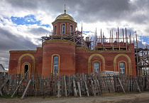В строящемся храме села Глядянское установили окна
