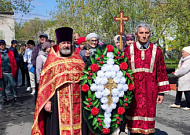 В Петухово священник принял участие в праздничных мероприятиях в честь Дня Победы