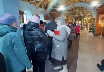 Курганские волонтёры просвещали пришедших в храмы на праздник Богоявления