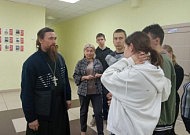 Зауральское село посетил священник и выставка православной литературы