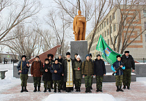 В Варгашах священник и юные казаки отметили День Неизвестного солдата