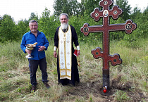 В Курганской епархии потомки расстрелянного священника установили крест на месте его гибели