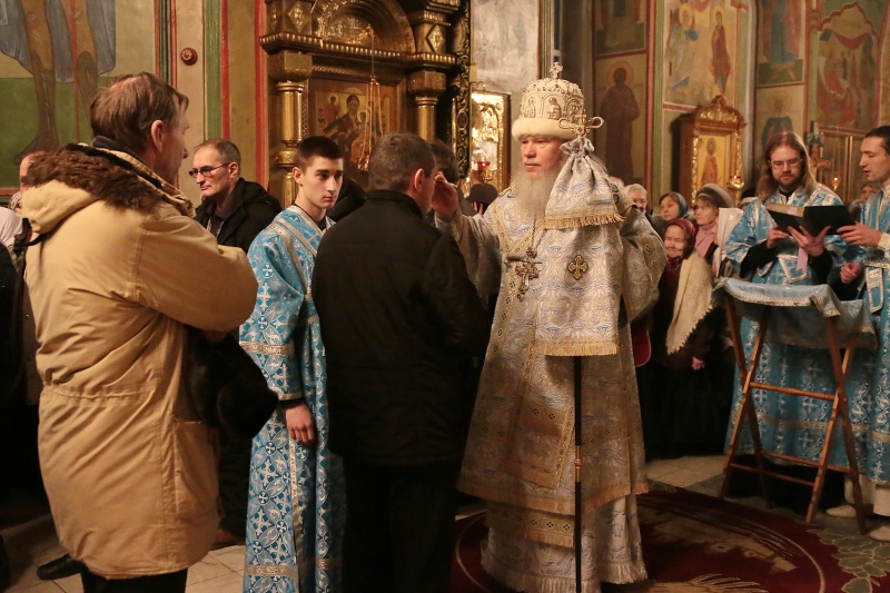 В праздник Сретения Господа Бога и Спаса нашего Иисуса Христа, митрополит Курганский и Белозерский Иосиф возглавил богослужения в Александро-Невском кафедральном соборе Кургана