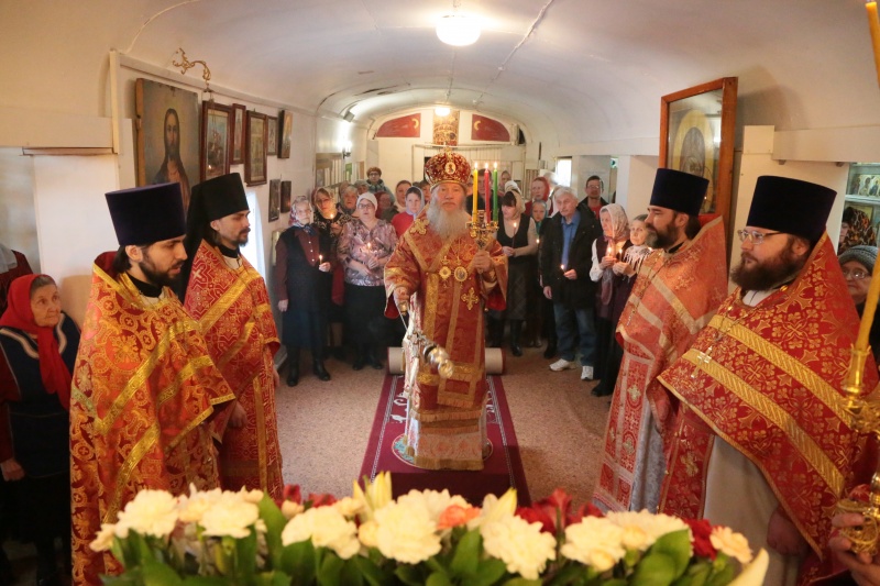 В среду Светлой седмицы митрополит Курганский и Белозерский Иосиф посетил приход в честь Покрова Пресвятой Богородицы в микрорайоне Заозерный города Кургана