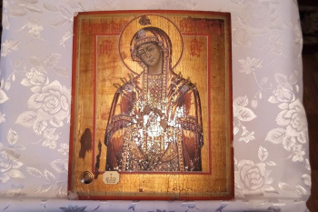 Храм в Варгашах получил в подарок губернатора старинную икону