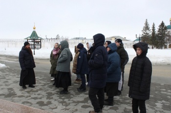 Учащиеся курганской православной школы побывали в Далматовском монастыре