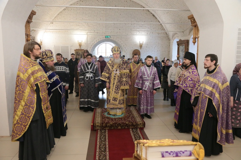 В Неделю 2-ю Великого поста, святителя Григория Паламы, архиепископа Фессалоникийского, митрополит Курганский и Белозерский Иосиф совершил богослужения в Богоявленском соборе Кургана