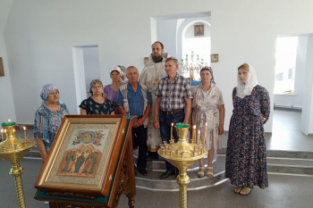 В храм села Шмаково приобретены дарохранительница и  панихидный стол