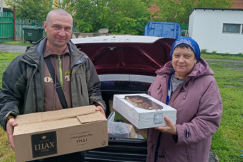 В Кургане прихожане Покровского храма сшили повязки «Свой – чужой» для бойцов СВО