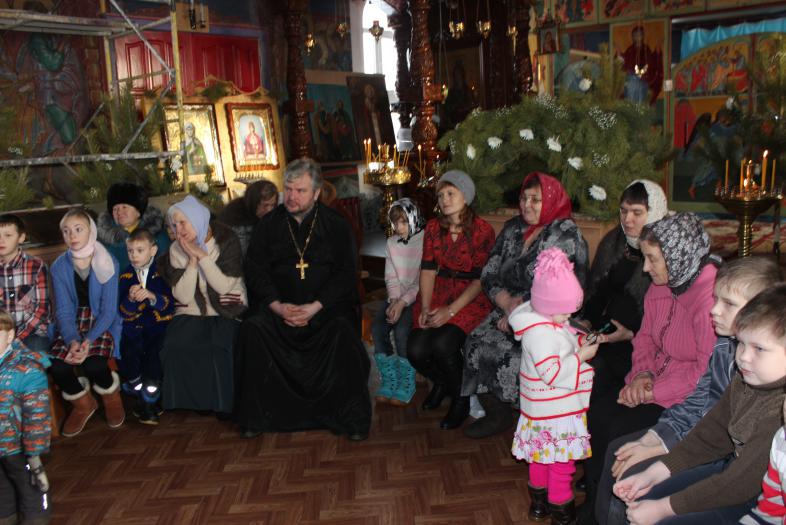 В праздник Рождества Христова в храме в честь Семистрельной иконы Божией Матери райцентра Лебяжье прошла благотворительная приходская детская ёлка