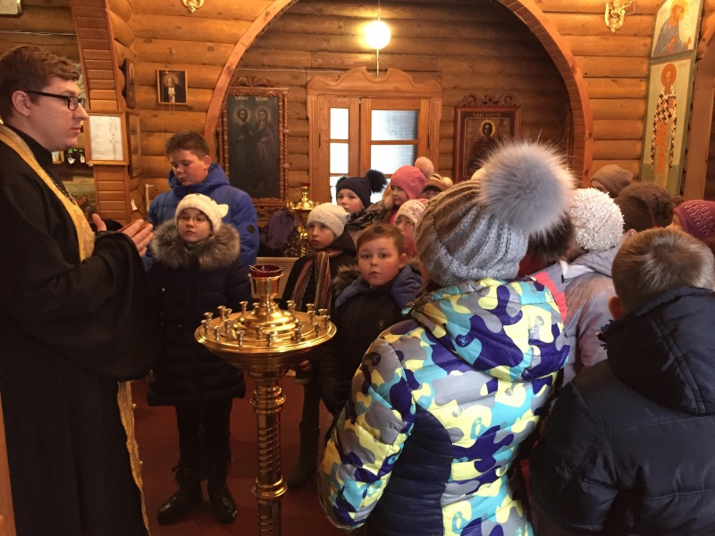 В храме святителя Николая Чудотворца в парке Победы города Кургана состоялась встреча учеников третьих-четвёртых классов школы №29 с иереем Георгием Чирковым