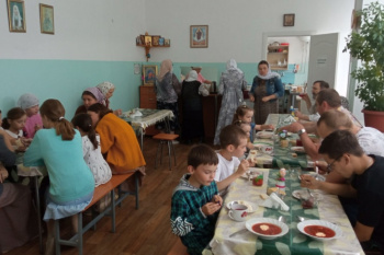 В «Обители милосердия» кормят обедами, отправляют посылки воинам, помогают погорельцам