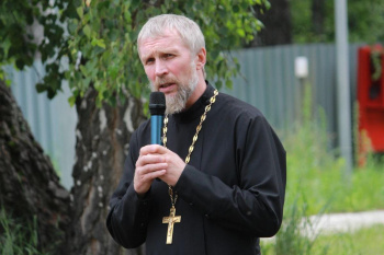 Священник Курганской епархии провёл встречу в загородном оздоровительном лагере