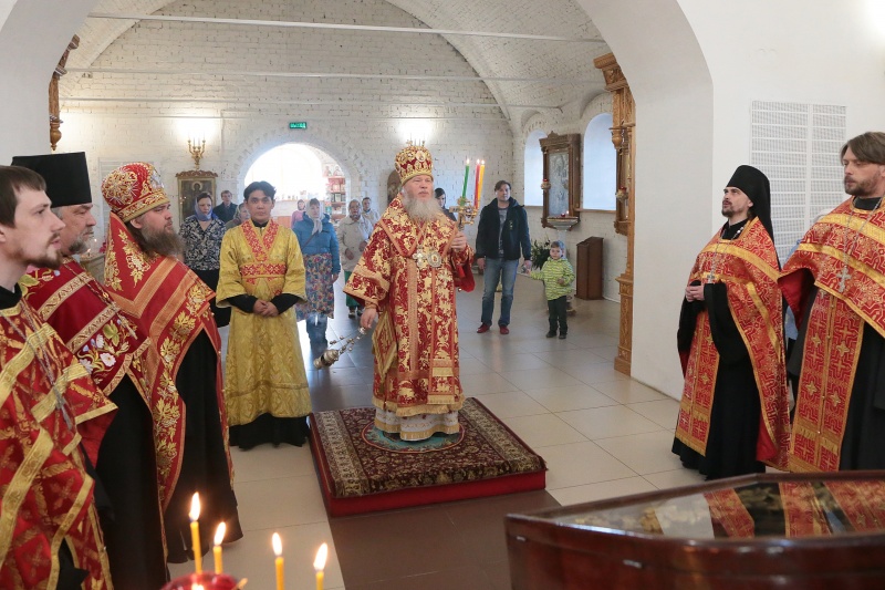 Во вторник Светлой седмицы совершается празднование явления в 999 году чудотворной Иверской иконы Божией Матери на Святой Горе Афон