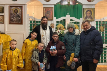 В храме села Половинное тепло и радостно встретили Рождество