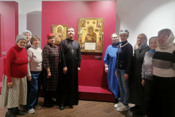 Прихожане Благовещенского храма посетили выставку икон