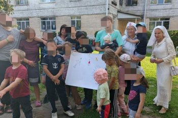 В Кургане сестры милосердия побывали в ОСРЦ и рассказали детям о Яблочном Спасе
