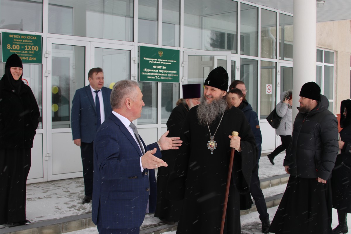 Митрополит Даниил встретился со студентами сельскохозяйственного вуза Зауралья