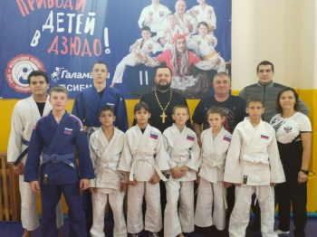Священник из Лебяжье встретился с дзюдоистами во всемирный День дзюдо