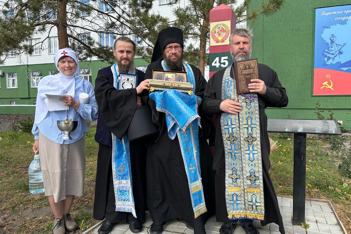 Ковчег человеческих надежд. В курганских больницах верующие помолились Богородице