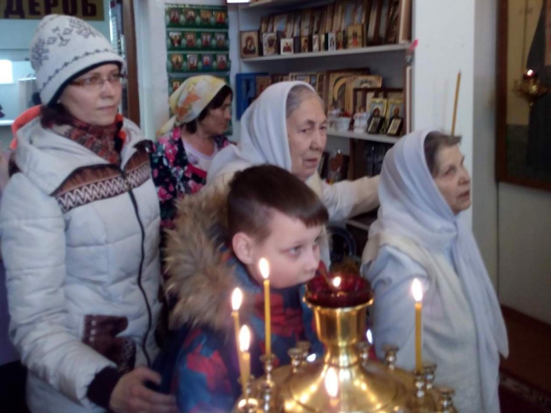 В больничном храме свт. Луки с радостью встретили праздник Рождества Христова, настоятель и прихожане подарили рождественские подарки пациентам областного госпиталя ветеранов войн